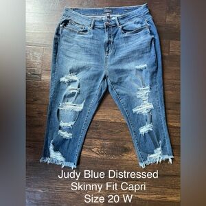 Judy Blue Distressed Skinny Fit Capri’s Size 20W